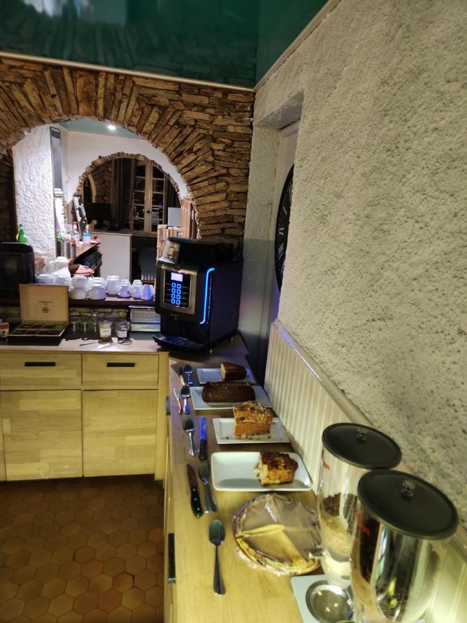 Logis Hotel Restaurant Les Charmettes Argelès-sur-Mer Exteriör bild