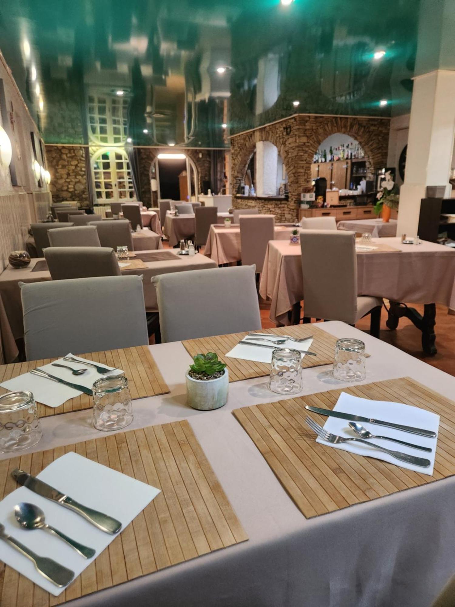 Logis Hotel Restaurant Les Charmettes Argelès-sur-Mer Exteriör bild