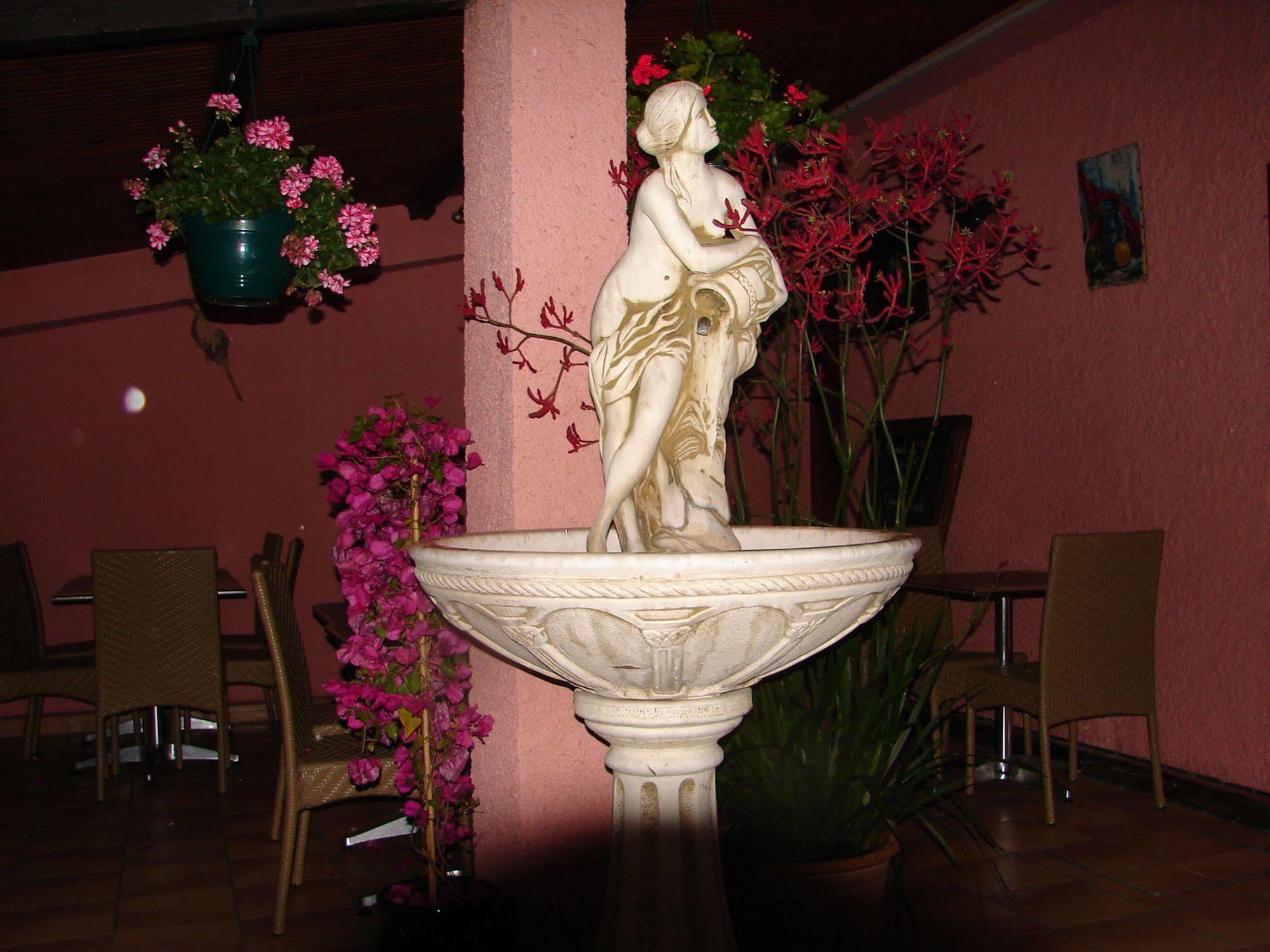 Logis Hotel Restaurant Les Charmettes Argelès-sur-Mer Exteriör bild