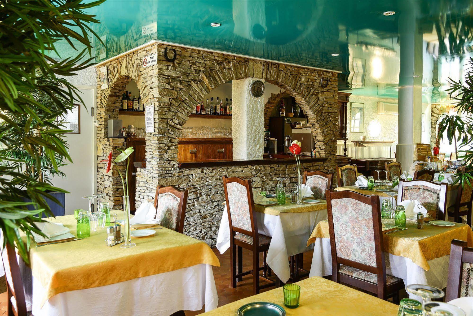 Logis Hotel Restaurant Les Charmettes Argelès-sur-Mer Exteriör bild